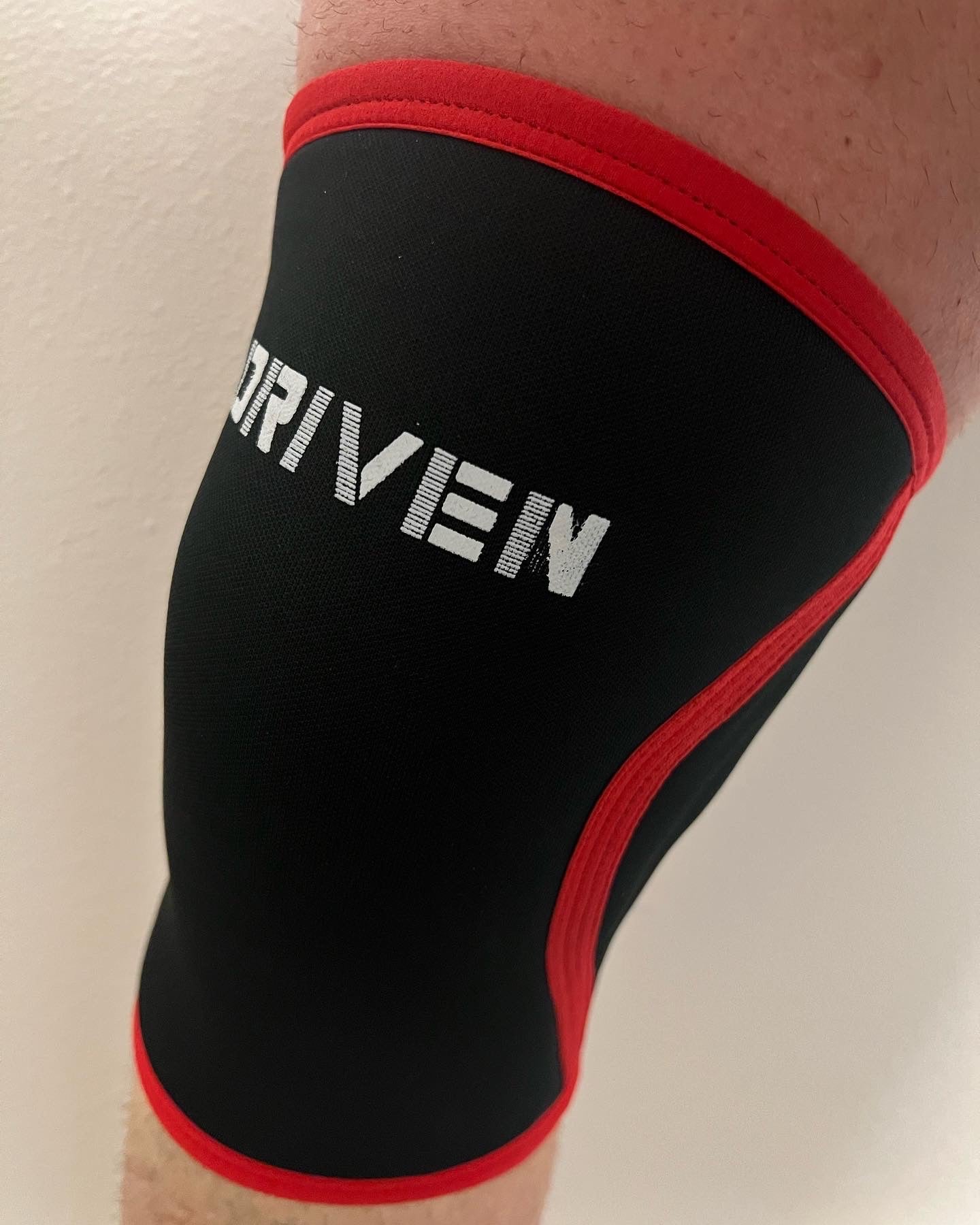 DRIVEN - 7MM Neoprene Knee Sleeves – Drivenstrength